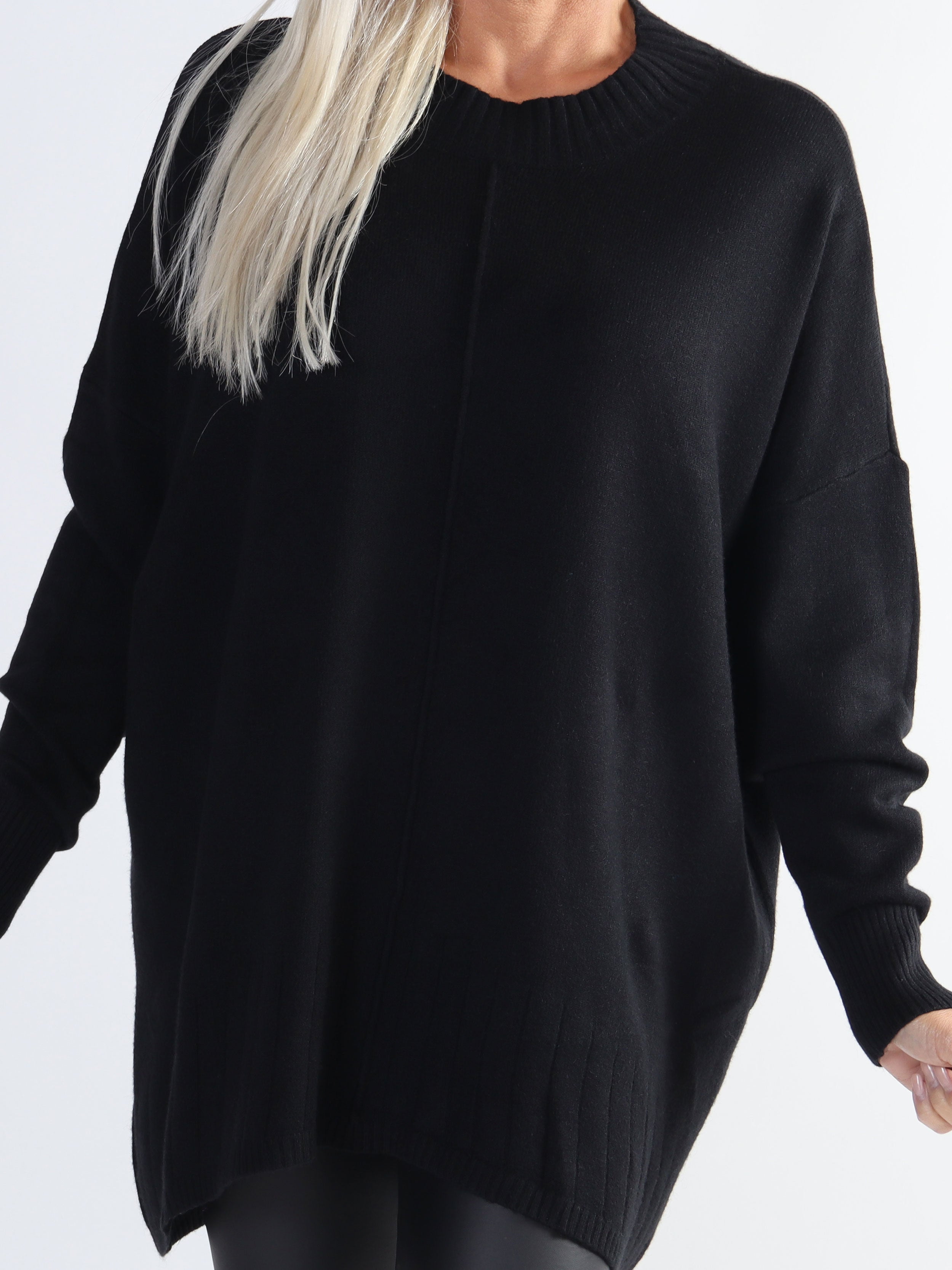 Amora - Lang blød plus size strikbluse